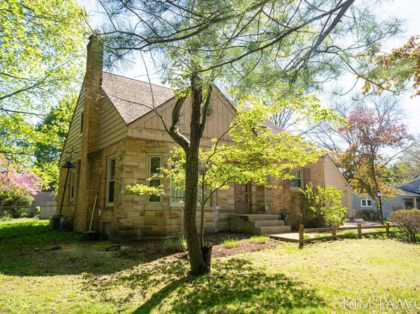 1462 32nd St SE, Grand Rapids, MI 49508