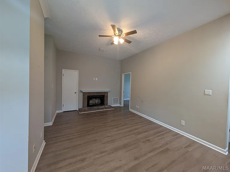 465 Durden Rd — Photo 4