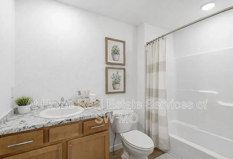 1035 W Madison Dr — Photo 11