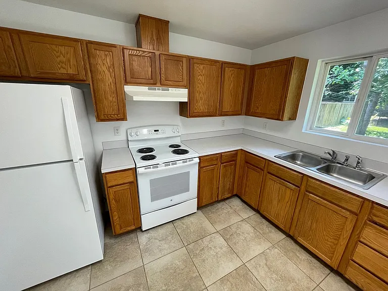 2415 Forest Park Ln — Photo 9