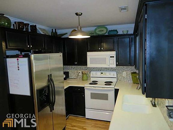 4th image of 52 Maple Hill Dr