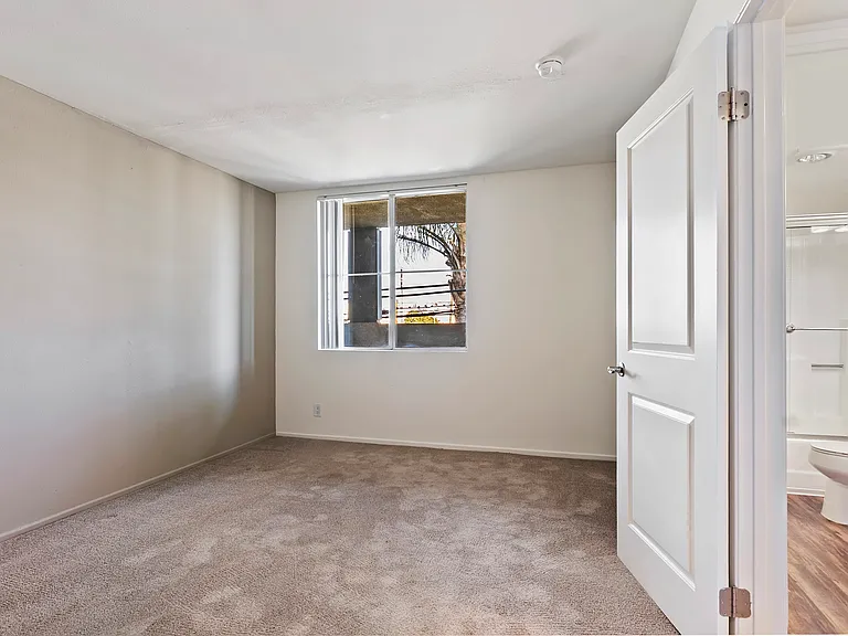 CentrePointe Apartments — Photo 31