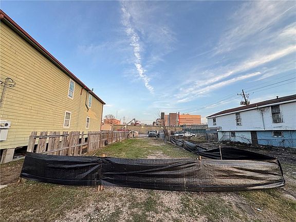 2nd image of 740 S Rendon St