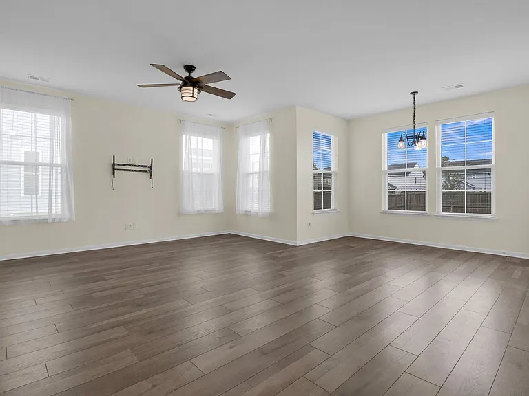 1419 Hermitage Ln — Photo 10