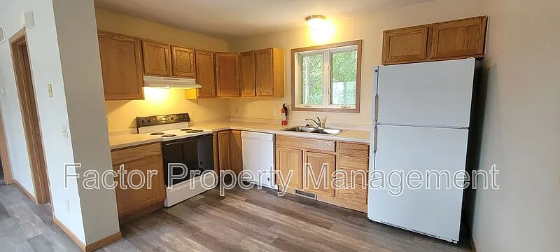5 bed, 2.0 bath, 1536 sqft, $2,695 — Photo 2
