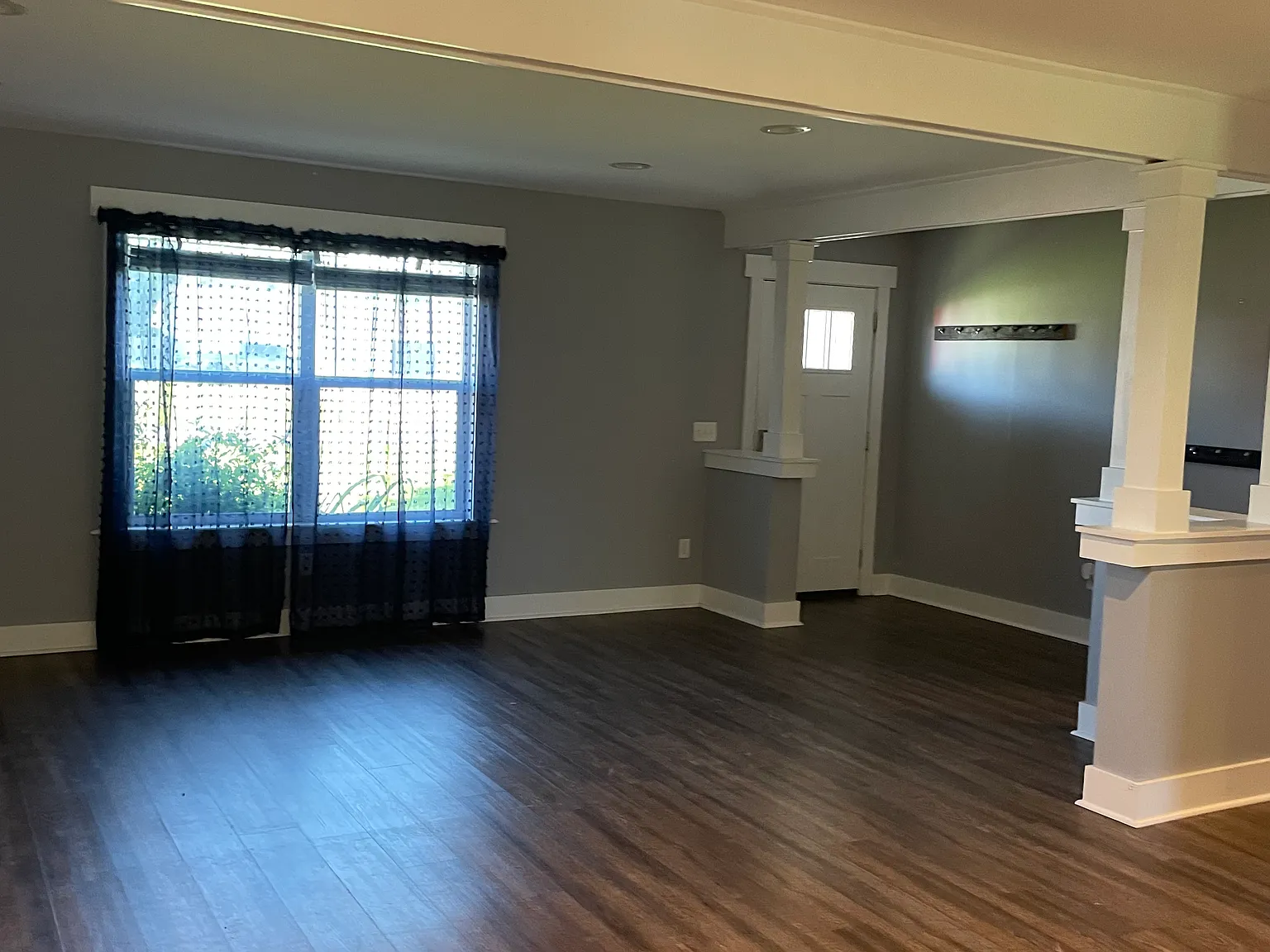 3 bed, 2036 sqft, $2,700 — Photo 1