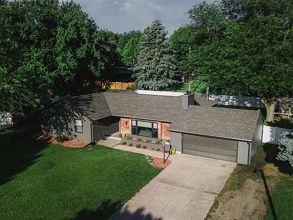 3rd image of 1301 Pershing Rd