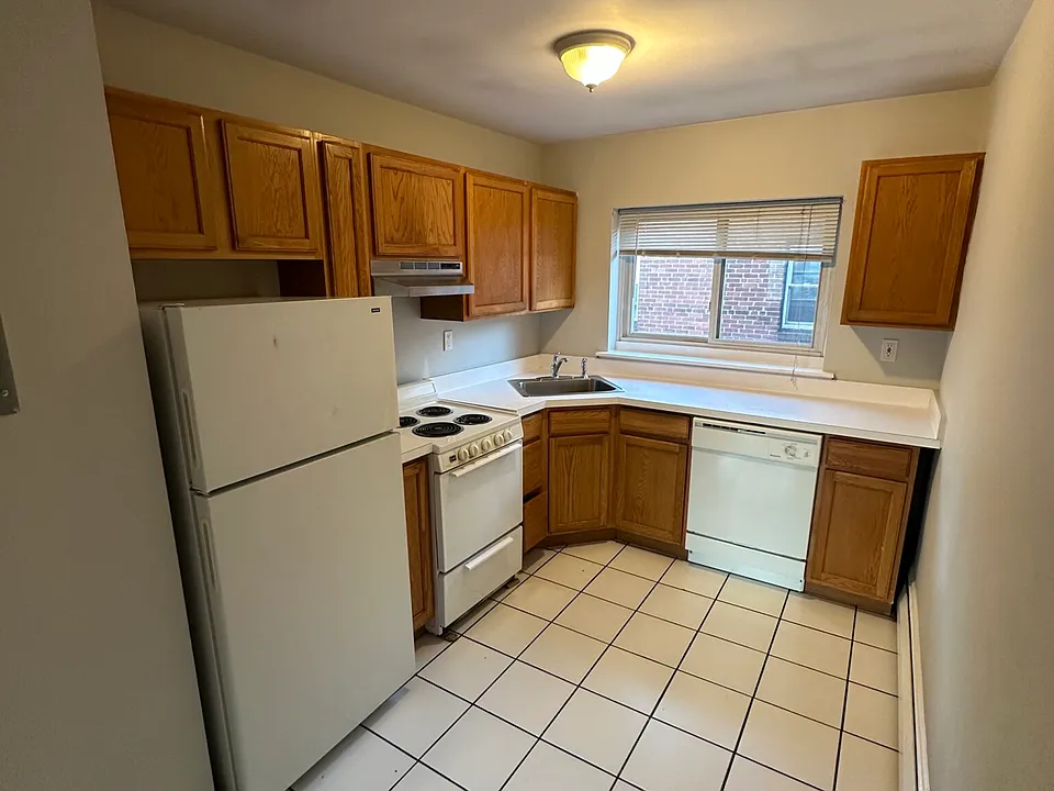 61 Selkirk Rd #11