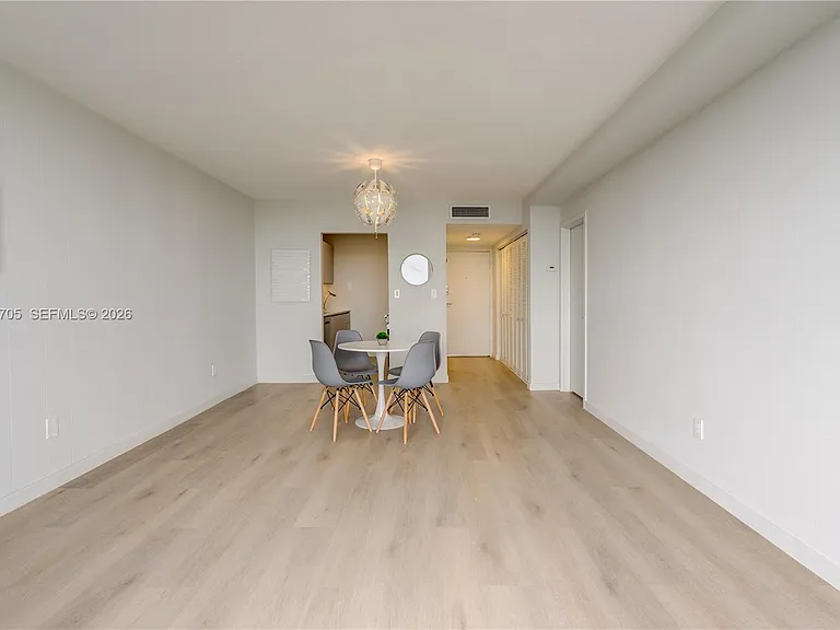 2000 NE 135th St #908 — Photo 8