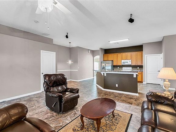 3rd image of 14444 Oakshire Blvd