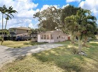 858 SW 11th Ct, Fort Lauderdale, FL 33315