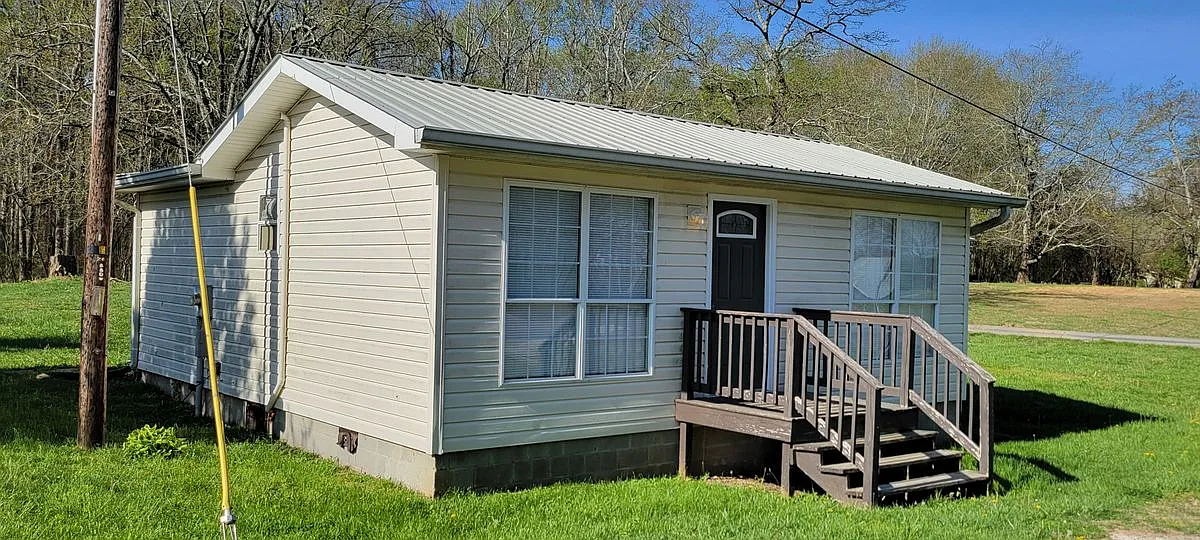 1 bed, 1.0 bath, 728 sqft, $900 — Photo 2