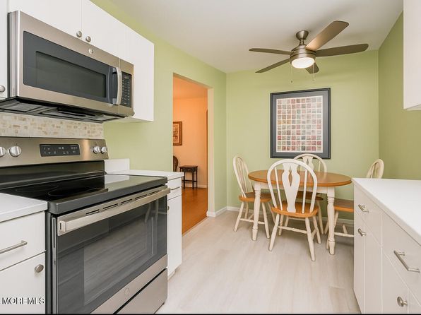 148 Amberly Dr UNIT J