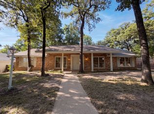 813 Wheelwood Dr, Hurst, TX 76053