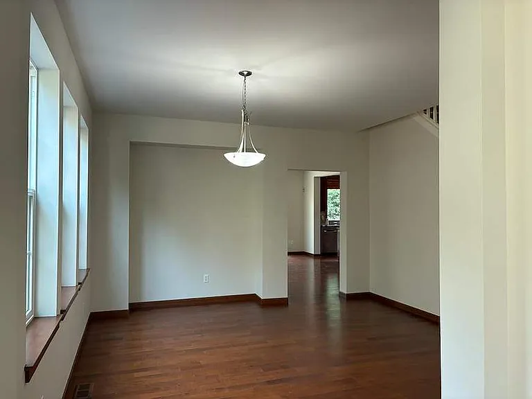 630 Kitsap Ave NE — Photo 2