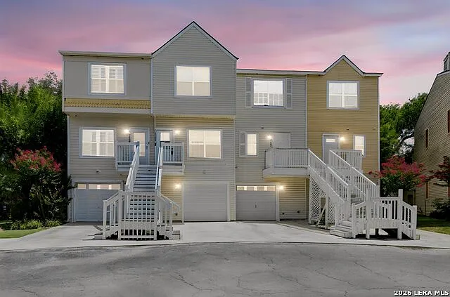 2 bed, 2.5 bath, 1415 sqft, $1,600 — Photo 2