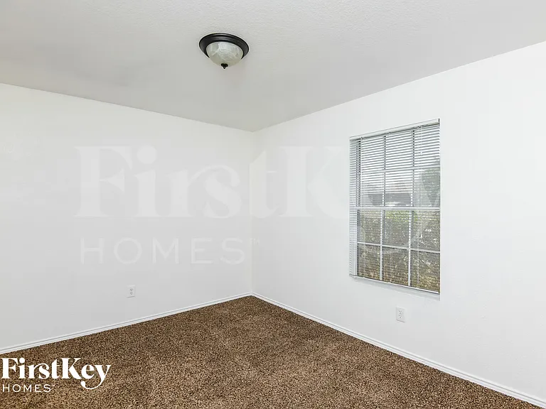 1317 Castle Ridge Rd — Photo 10