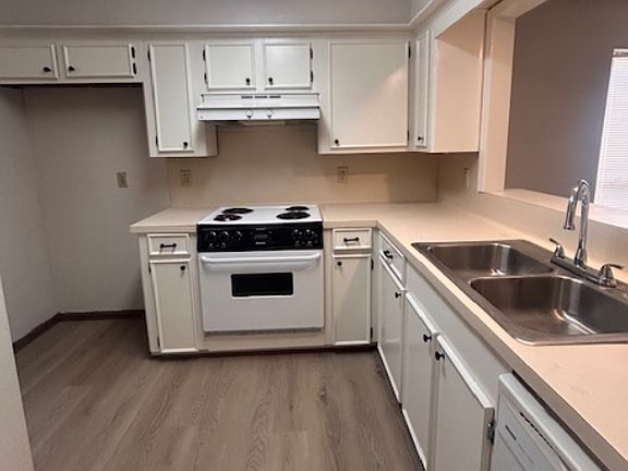 2nd image of 922 Trailwood Blvd