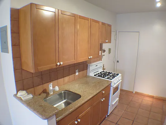 Rented by Glasser Realty LLC | media 3