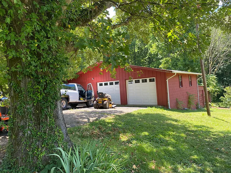 506 Webster Rd — Photo 2