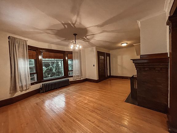 5th image of 2627 Humboldt Ave S