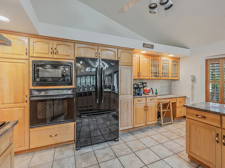 6 Bay Dr — Photo 12