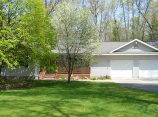 208 Forestville Dr, Houghton Lake, MI 48629