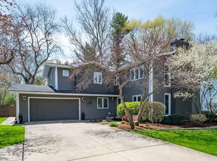 26W107 Tomahawk Dr, Wheaton, IL 60189