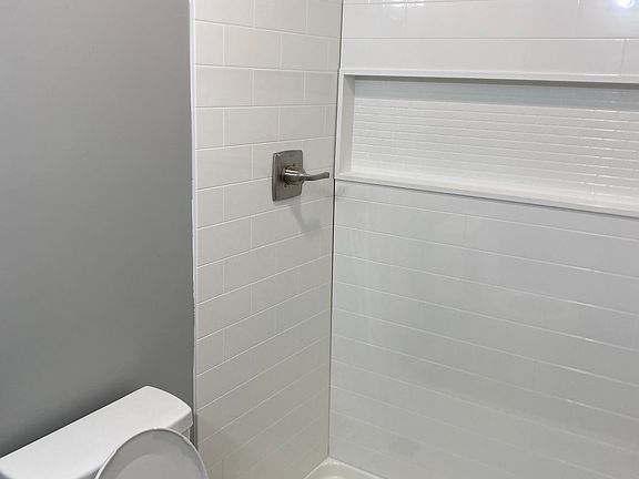 4th image of 506 N Lp Miller St
