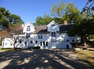 16N106 Healy Rd, Barrington, IL 60010