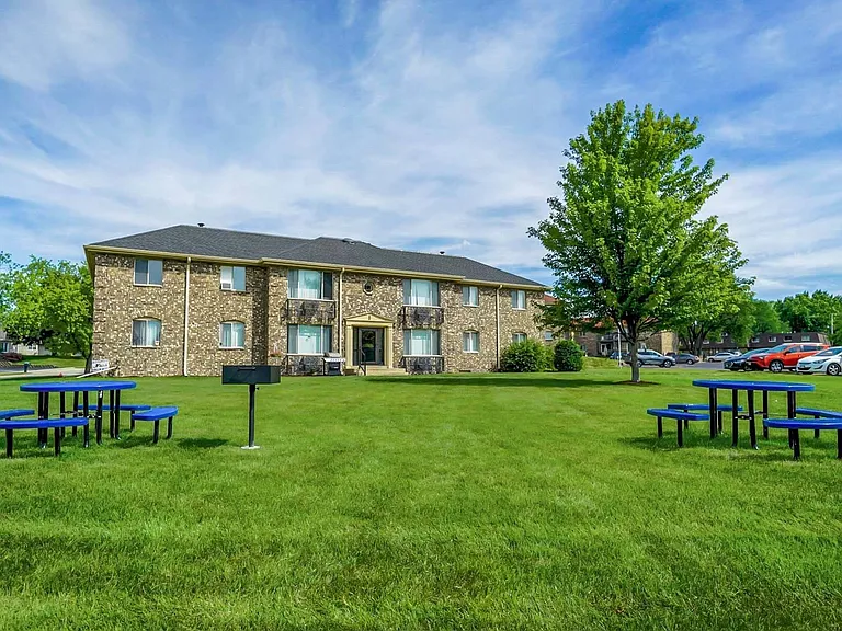 Stone Point Apartments Exterior