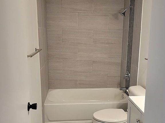 4th image of 17985 Amherst Ct #1-102