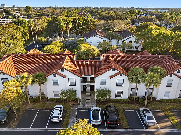 Avana Palm Beach Gardens — Photo 29