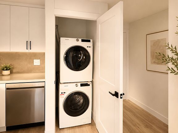 5th image of 3440 14th Ave S #304