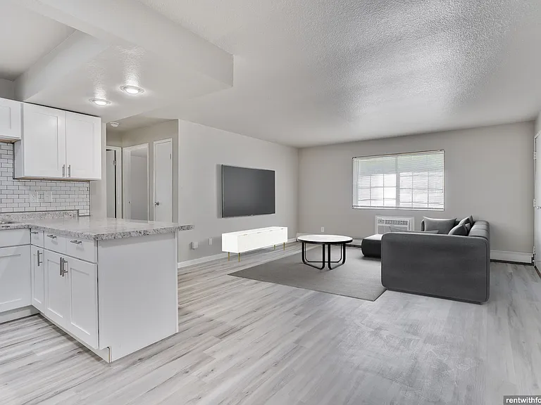 335-339 407 Southtowne Dr — Photo 50