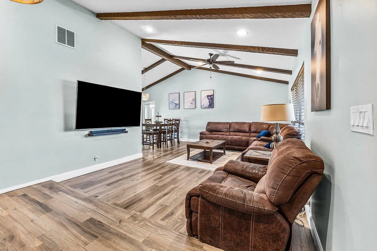 4 bed, 2.0 bath, 1740 sqft, $5,000 — Photo 2