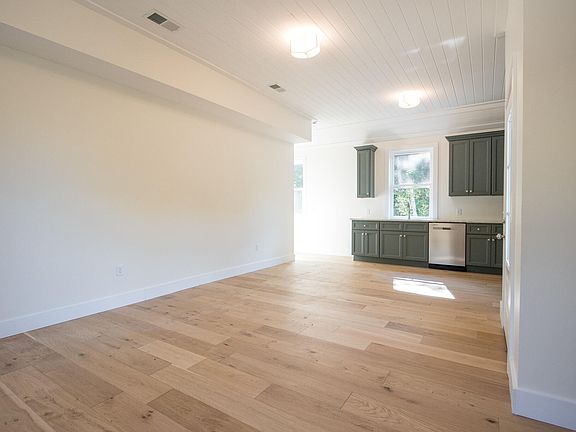 5th image of 560 Meece Rd