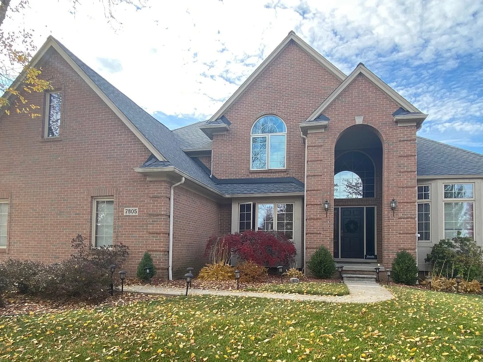 7805 Rutherford Ct — Photo 3