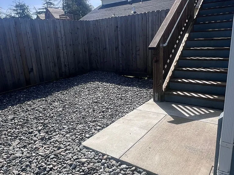 1809 Caroline Ave — Photo 23