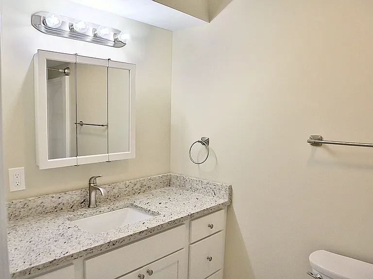 REMODELED Townhouse 1375