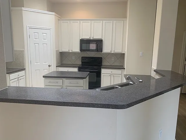 716 Mistymoor Ln — Photo 3