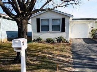 30 Greenwood Blvd, Manorville, NY 11949