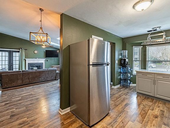 3rd image of 2521 Buyrn Cir