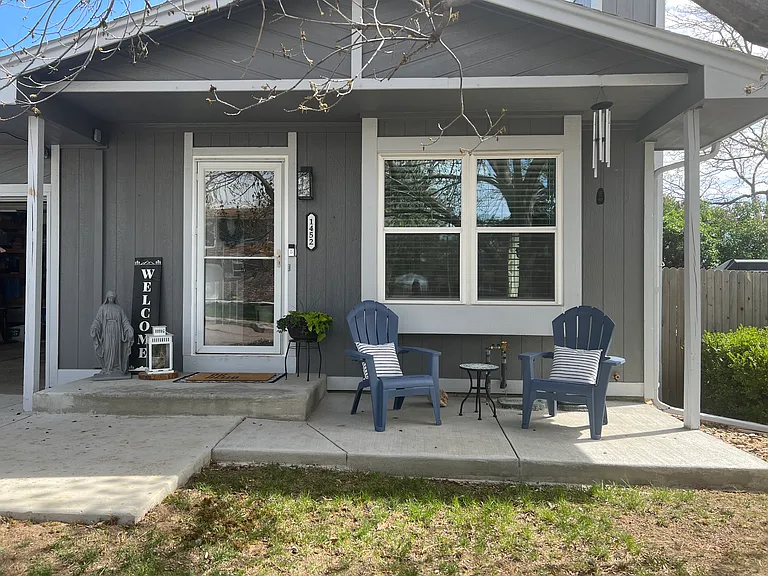 1452 W Long Ave — Photo 1