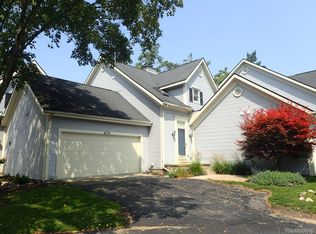 476 Remington Ct #4, Fenton, MI 48430