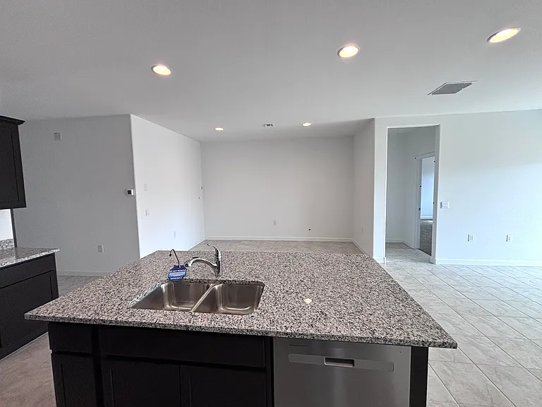 2055 W Sheridan Ave — Photo 4