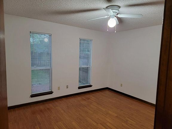 3rd image of 1851 Mackenzie Ct N
