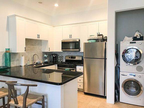 3rd image of 50620 Santa Rosa Plz APT 8