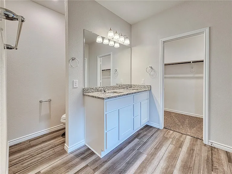 6130 Darlington Ave — Photo 16