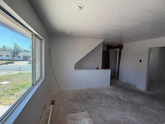 3rd image of 4621 W Harman Dr